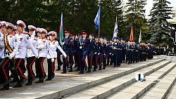 Почетный караул выставили у «Вечного огня» в Челябинске