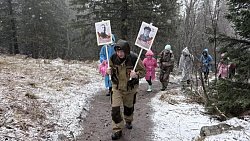 Полицейские Трехгорного поднялись на Зюраткуль с портретами героев