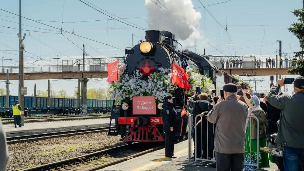 Более трех тысяч жителей Троицка встретили «Поезд Победы» на вокзале