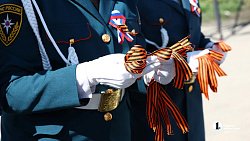 Необычный патруль поздравил челябинских водителей с Днем Победы