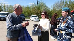 Необычный патруль поздравил челябинских водителей с Днем Победы