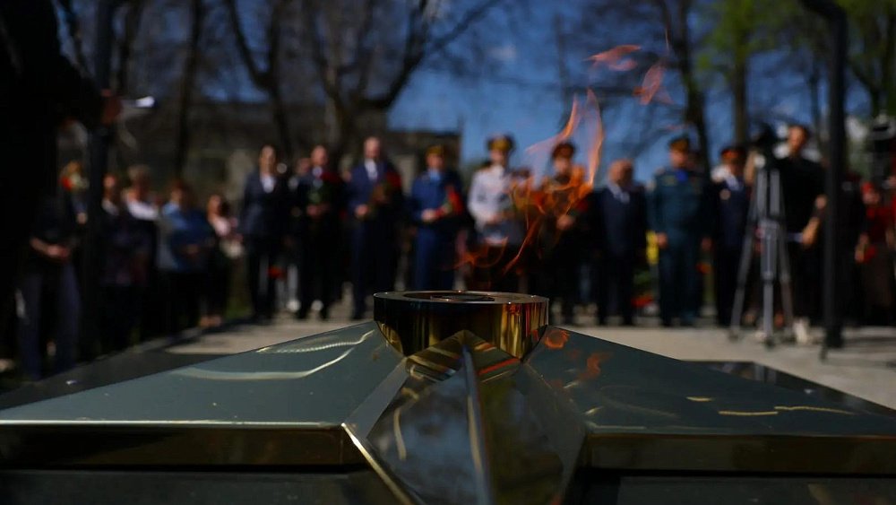 В Челябинской области зажгли еще один Вечный огонь у памятника героям