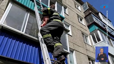 В Кыштыме пожарные спасли маму с ребенком и их соседку
