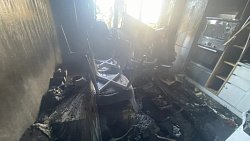 Женщину и ребенка спасли на пожаре в высотном доме в Челябинске