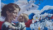 В Челябинске к 9 Мая создали мурал с образами матери и ребенка