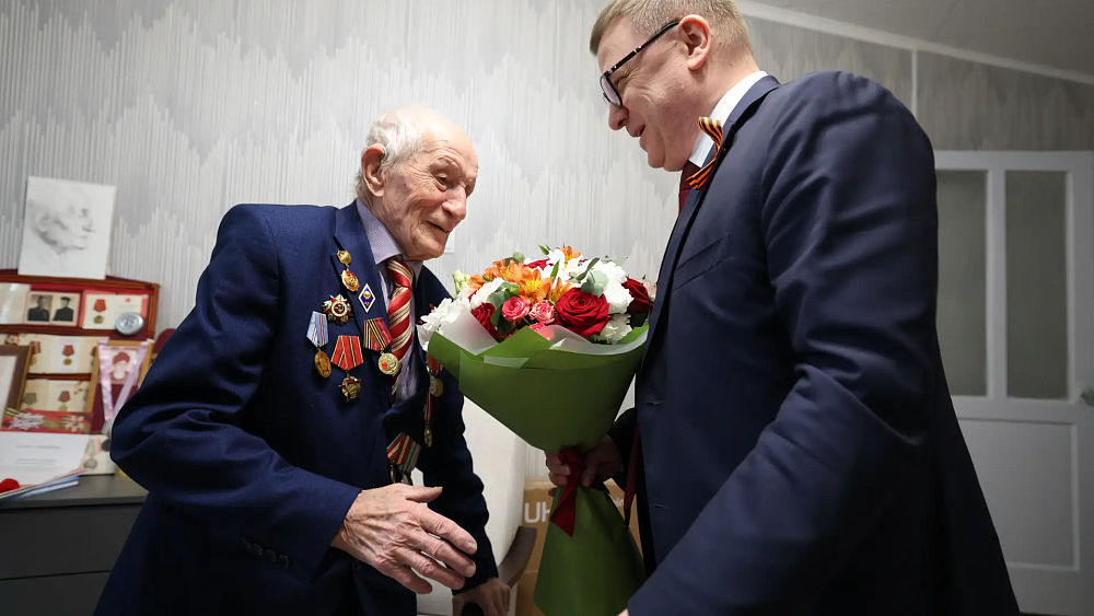 Алексей Текслер поздравил ветерана Великой Отечественной войны Николая Шайбалова с Днем Победы