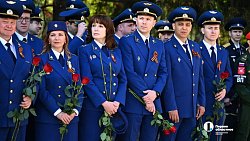 Челябинцы возложили цветы к мемориалу «Вечный огонь» на Аллее Славы