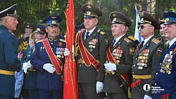 Челябинцы возложили цветы к мемориалу «Вечный огонь» на Аллее Славы