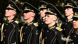 Челябинцы возложили цветы к мемориалу «Вечный огонь» на Аллее Славы