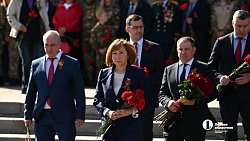 Челябинцы возложили цветы к мемориалу «Вечный огонь» на Аллее Славы