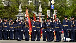 В Челябинске торжественное построение войск завершилось массовым исполнением «Дня Победы»