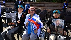В Челябинске торжественное построение войск завершилось массовым исполнением «Дня Победы»