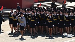 В Челябинске торжественное построение войск завершилось массовым исполнением «Дня Победы»