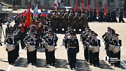 В Челябинске торжественное построение войск завершилось массовым исполнением «Дня Победы»
