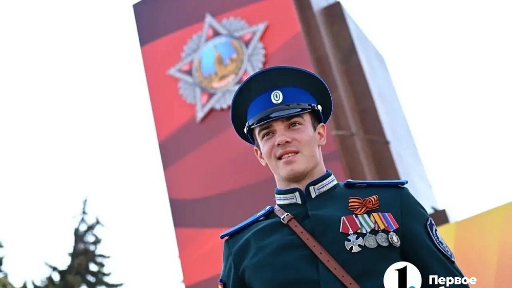 Ветеран СВО прошел в строю казачьих войск 9 Мая в Челябинске