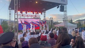 В Челябинске начался праздничный концерт «Огонь Победы»