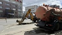 В центре Челябинска ограничили движение из-за провала асфальта