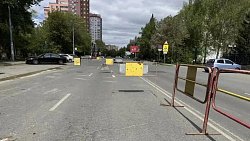 В центре Челябинска ограничили движение из-за провала асфальта