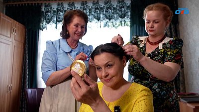 «Волшебное превращение» ТВ-редактора в сюжете «Создаем образ девушки из сороковых»