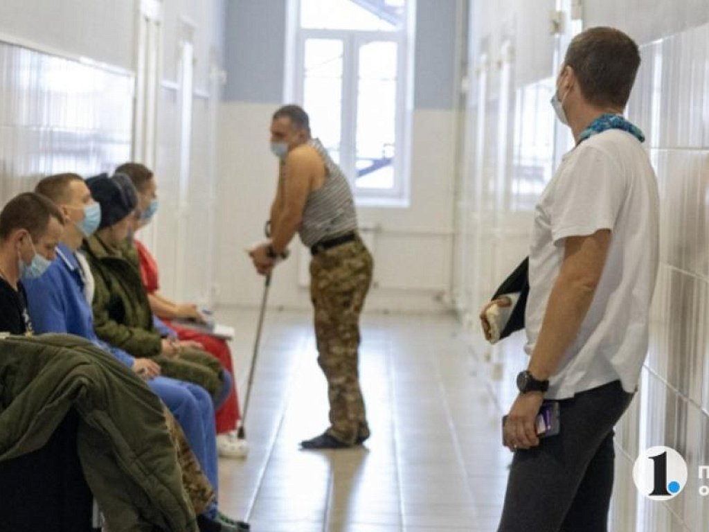 В ЦВО открыли горячую линию для родственников раненых военных