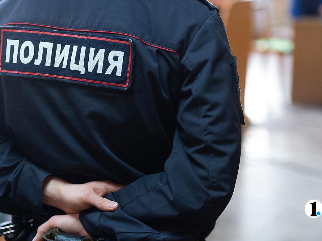 В Копейске 18‑летнего курьера мошенников задержали с поличным