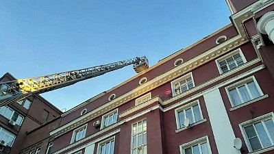 Четырех подростков сняли с крыши шестиэтажки в центре Челябинска