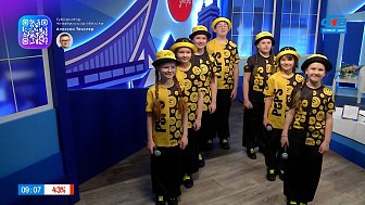 Музыкальный номер от юных вокалистов — Гости в студии