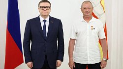 Алексей Текслер вручил государственные и региональные награды 47 южноуральцам