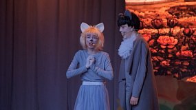 В Челябинске дети сыграли спектакль «Кошкин дом»