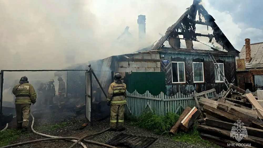 В Копейском округе соседи спасли семерых детей при пожаре
