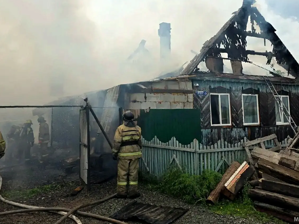 В Копейском округе соседи спасли семерых детей при пожаре