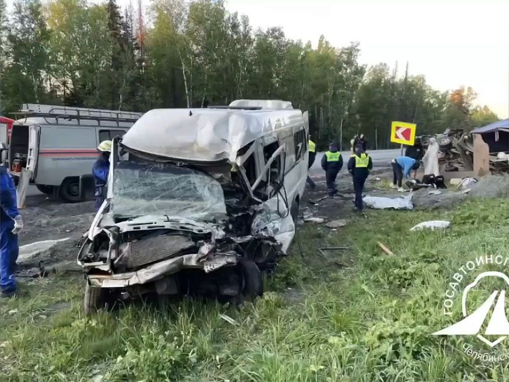 На трассе М‑5 под Златоустом в ДТП погиб водитель микроавтобуса