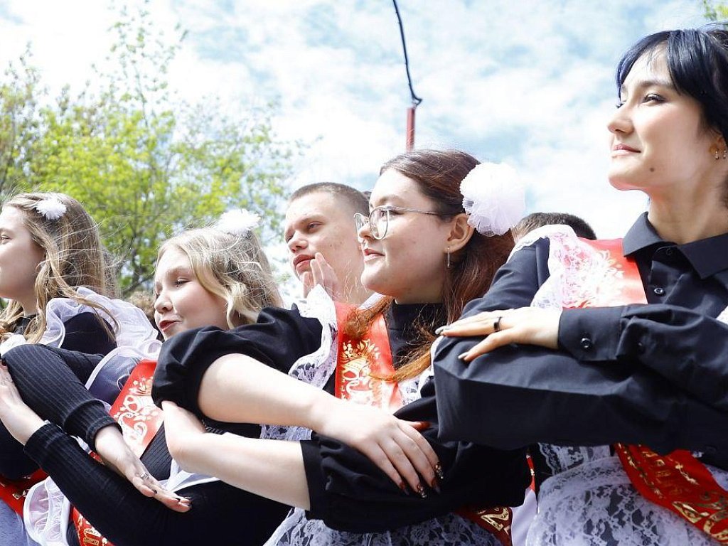 Родители челябинских выпускников в среднем тратят 22 тысячи рублей на выпускной