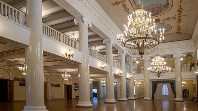 В Челябинском театре оперы и балета завершился ремонт 14 колонн