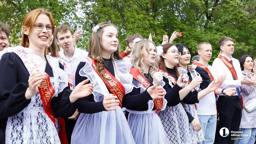 Последние звонки прозвенят для выпускников в Челябинской области 26 мая