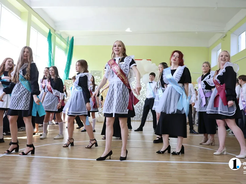 Последние звонки сегодня проходят в школах Челябинской области