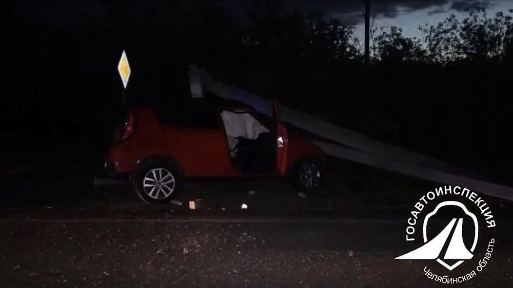 В Челябинской области водитель и пассажирка Kia погибли в ДТП со столбом