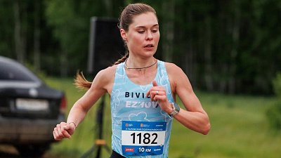 Анастасия Деркач сделала золотой дубль на Парижском полумарафоне-2026