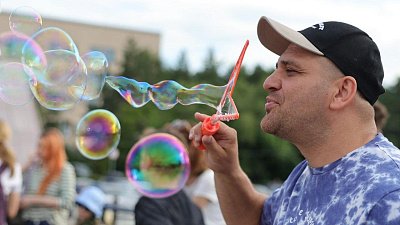 Более 50 процентов родителей не хотят меняться детством с ребенком