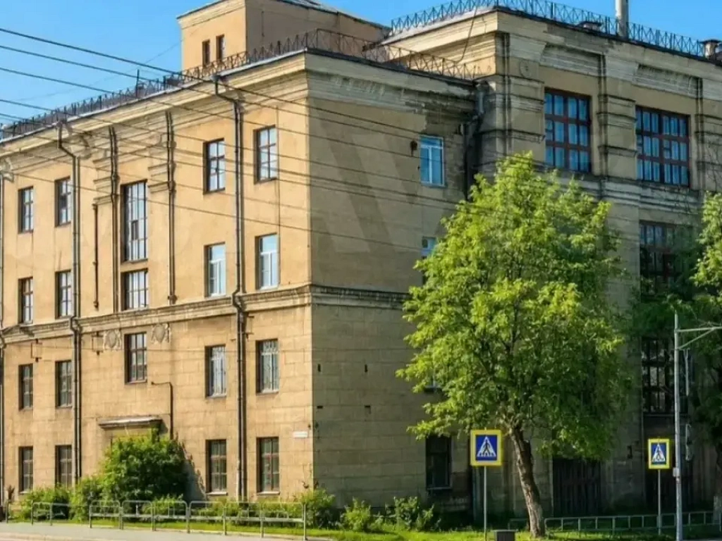 Бывшую швейную фабрику в Магнитогорске продают за 300 млн рублей