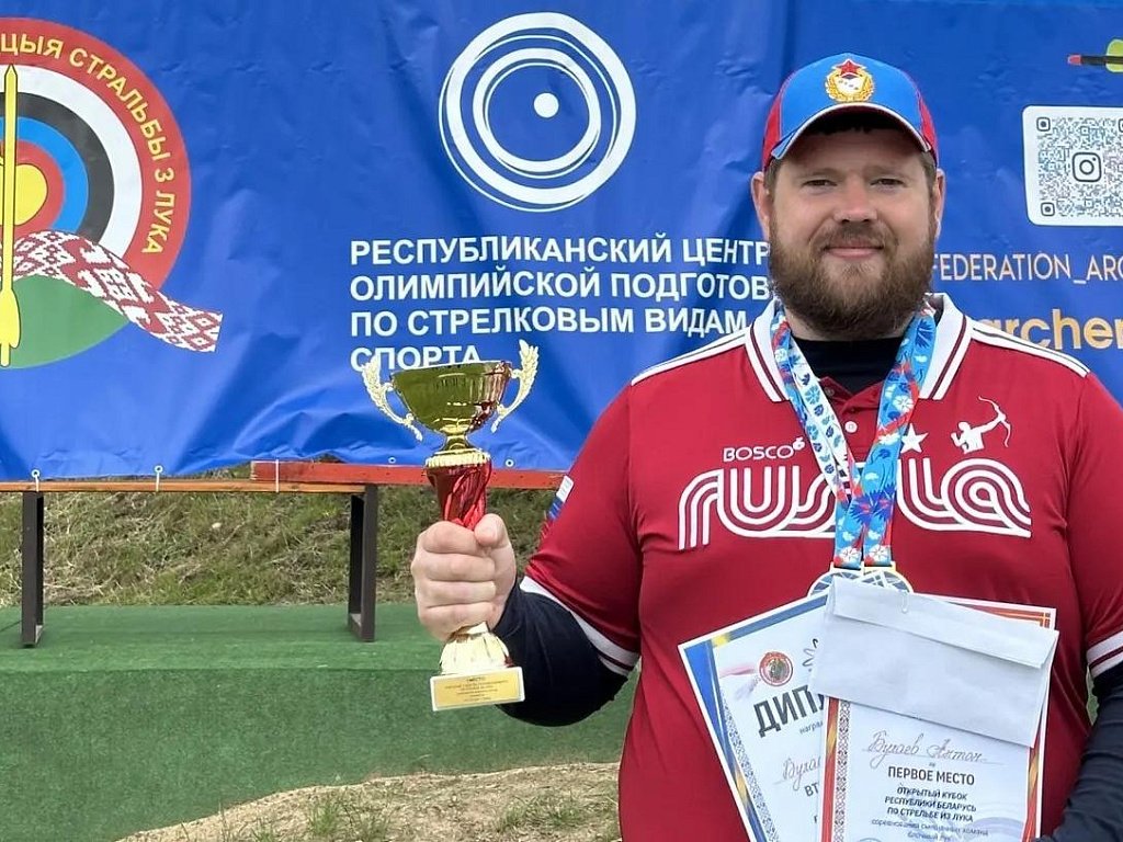 Челябинский лучник Антон Булаев взял две медали на турнире в Минске