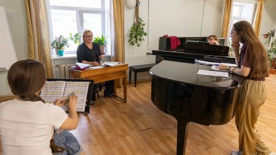 Челябинские оперные артисты учат французский язык для премьеры «Лакме»