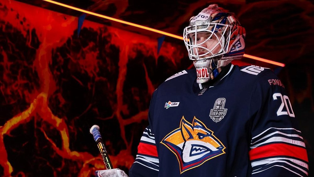 «А вас я попрошу остаться» — «Металлург» продлил контракт с вратарем Смолиным