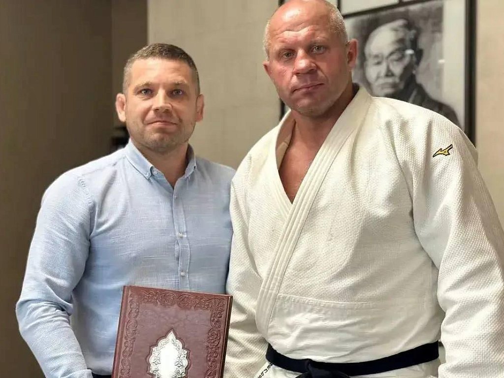 Звезда ММА Федор Емельяненко показал секретные приемы дзюдоистам Челябинска