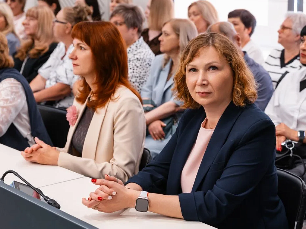 В Челябинске наградили сотню лучших соцработников