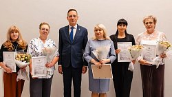 В Челябинске наградили сотню лучших соцработников