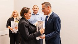 В Челябинске наградили сотню лучших соцработников