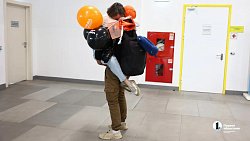 В Челябинске встретили участников ралли с танцами и слезами на глазах