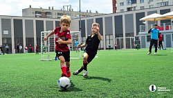 В Челябинске спортивный сезон открыли 42 детские футбольные команды