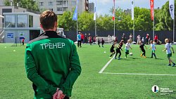 В Челябинске спортивный сезон открыли 42 детские футбольные команды